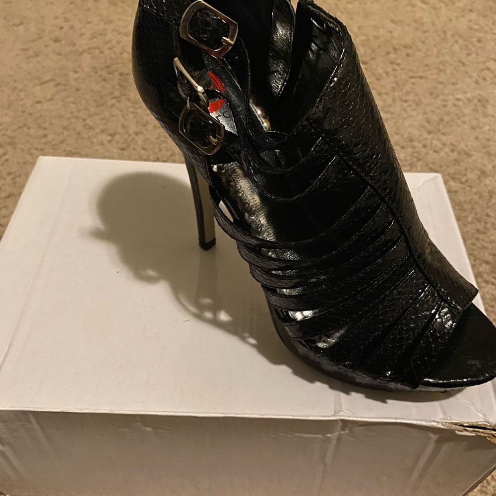 Chic Black High Heels for a Sophisticated Look